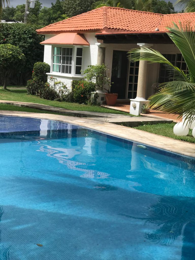 Espacio de descanso cómodo y seguro para personas mayores en Cancún